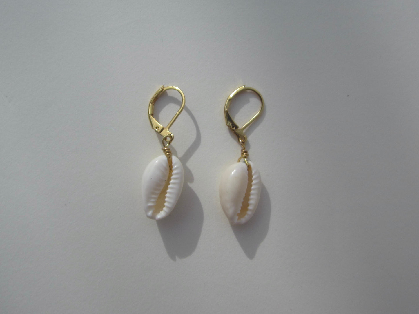 PUKA SHELL - EARRINGS