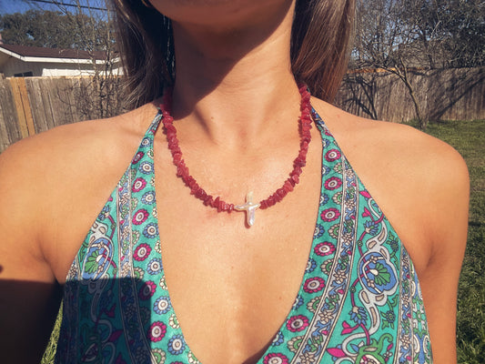 LOVE CROSSED - NECKLACE